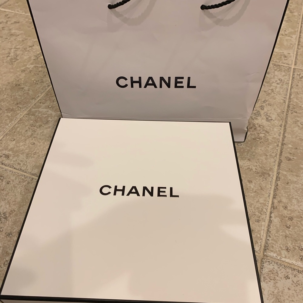 - Chanel box 8x8